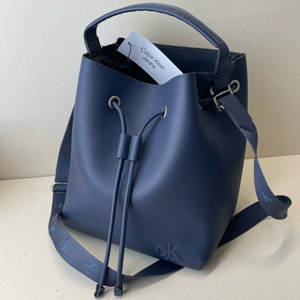 (new+tag) Calvin Klein large bucket bag (CK) navy blue — Jennie Blackpink